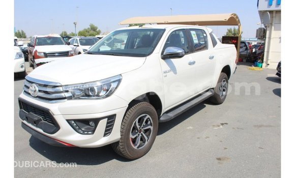 Acheter Import Voiture Toyota Hilux Blanc à Import - Dubai, Togo Acheter Import Voiture Toyota Hilux Blanc à Import - Dubai, Togo