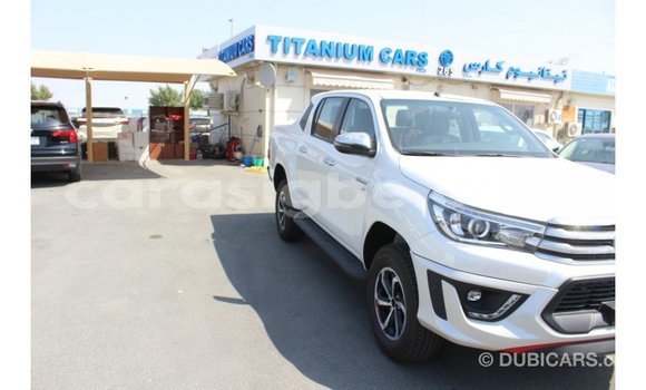 Acheter Import Voiture Toyota Hilux Blanc à Import - Dubai, Togo Acheter Import Voiture Toyota Hilux Blanc à Import - Dubai, Togo