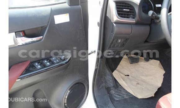 Acheter Import Voiture Toyota Hilux Blanc à Import - Dubai, Togo Acheter Import Voiture Toyota Hilux Blanc à Import - Dubai, Togo
