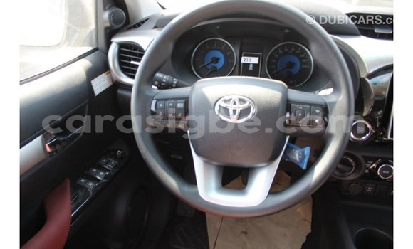 Acheter Import Voiture Toyota Hilux Blanc à Import - Dubai, Togo Acheter Import Voiture Toyota Hilux Blanc à Import - Dubai, Togo