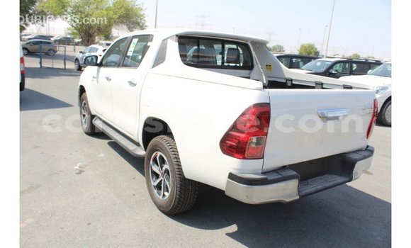 Acheter Import Voiture Toyota Hilux Blanc à Import - Dubai, Togo Acheter Import Voiture Toyota Hilux Blanc à Import - Dubai, Togo