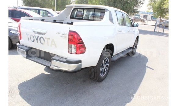 Acheter Import Voiture Toyota Hilux Blanc à Import - Dubai, Togo Acheter Import Voiture Toyota Hilux Blanc à Import - Dubai, Togo