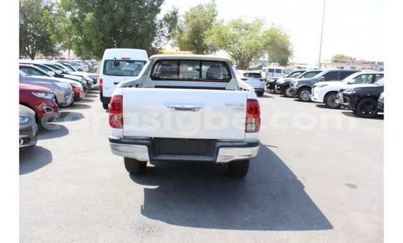 Acheter Import Voiture Toyota Hilux Blanc à Import - Dubai, Togo Acheter Import Voiture Toyota Hilux Blanc à Import - Dubai, Togo
