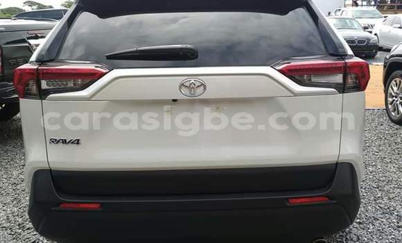 Acheter Occasion Voiture Toyota RAV4 Blanc à Lomé, Maritime Acheter Occasion Voiture Toyota RAV4 Blanc à Lomé, Maritime