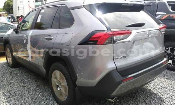 Acheter Occasion Voiture Toyota RAV4 Blanc à Lomé, Maritime Acheter Occasion Voiture Toyota RAV4 Blanc à Lomé, Maritime