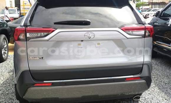 Acheter Occasion Voiture Toyota RAV4 Blanc à Lomé, Maritime Acheter Occasion Voiture Toyota RAV4 Blanc à Lomé, Maritime