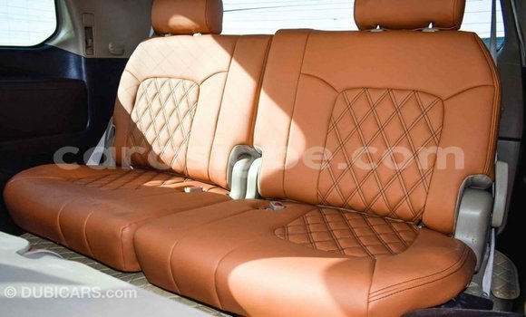 Acheter Import Voiture Toyota Land Cruiser Blanc à Import - Dubai, Togo Acheter Import Voiture Toyota Land Cruiser Blanc à Import - Dubai, Togo