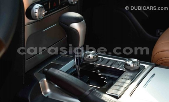 Acheter Import Voiture Toyota Land Cruiser Blanc à Import - Dubai, Togo Acheter Import Voiture Toyota Land Cruiser Blanc à Import - Dubai, Togo