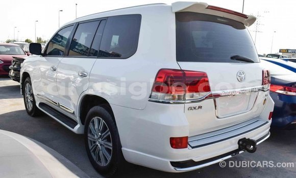 Acheter Import Voiture Toyota Land Cruiser Blanc à Import - Dubai, Togo Acheter Import Voiture Toyota Land Cruiser Blanc à Import - Dubai, Togo
