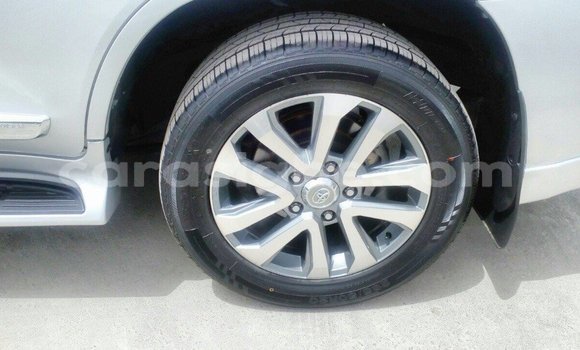 Acheter Import Voiture Toyota Land Cruiser Autre à Import - Dubai, Togo Acheter Import Voiture Toyota Land Cruiser Autre à Import - Dubai, Togo