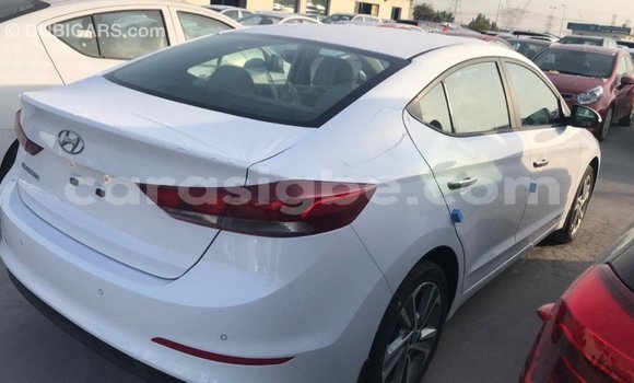 Acheter Import Voiture Hyundai Elantra Blanc à Import - Dubai, Togo Acheter Import Voiture Hyundai Elantra Blanc à Import - Dubai, Togo