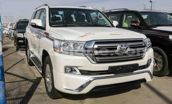 Acheter Import Voiture Toyota Land Cruiser Blanc à Import - Dubai, Togo Acheter Import Voiture Toyota Land Cruiser Blanc à Import - Dubai, Togo