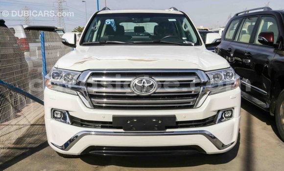 Acheter Import Voiture Toyota Land Cruiser Blanc à Import - Dubai, Togo Acheter Import Voiture Toyota Land Cruiser Blanc à Import - Dubai, Togo
