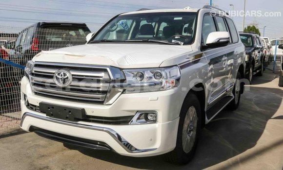 Acheter Import Voiture Toyota Land Cruiser Blanc à Import - Dubai, Togo Acheter Import Voiture Toyota Land Cruiser Blanc à Import - Dubai, Togo