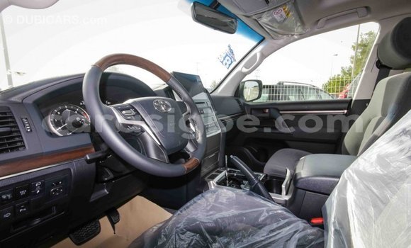 Acheter Import Voiture Toyota Land Cruiser Blanc à Import - Dubai, Togo Acheter Import Voiture Toyota Land Cruiser Blanc à Import - Dubai, Togo