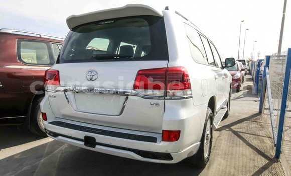 Acheter Import Voiture Toyota Land Cruiser Blanc à Import - Dubai, Togo Acheter Import Voiture Toyota Land Cruiser Blanc à Import - Dubai, Togo