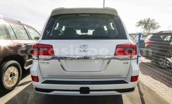 Acheter Import Voiture Toyota Land Cruiser Blanc à Import - Dubai, Togo Acheter Import Voiture Toyota Land Cruiser Blanc à Import - Dubai, Togo