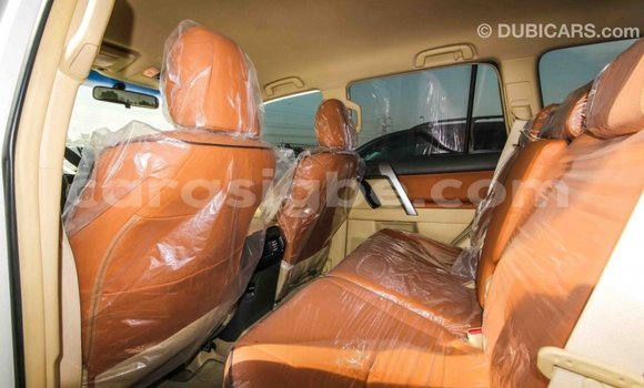 Acheter Import Voiture Toyota Prado Blanc à Import - Dubai, Togo Acheter Import Voiture Toyota Prado Blanc à Import - Dubai, Togo