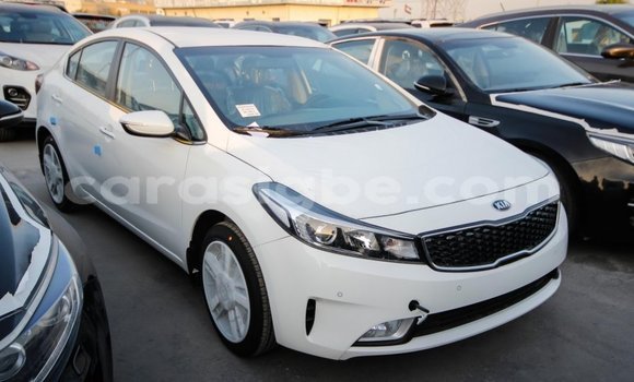 Acheter Import Voiture Kia Cerato Blanc à Import - Dubai, Togo Acheter Import Voiture Kia Cerato Blanc à Import - Dubai, Togo