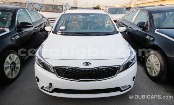 Acheter Import Voiture Kia Cerato Blanc à Import - Dubai, Togo Acheter Import Voiture Kia Cerato Blanc à Import - Dubai, Togo