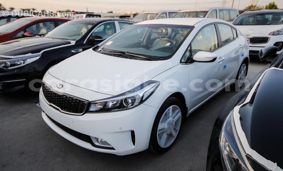 Acheter Import Voiture Kia Cerato Blanc à Import - Dubai, Togo Acheter Import Voiture Kia Cerato Blanc à Import - Dubai, Togo
