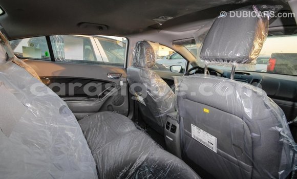 Acheter Import Voiture Kia Cerato Blanc à Import - Dubai, Togo Acheter Import Voiture Kia Cerato Blanc à Import - Dubai, Togo