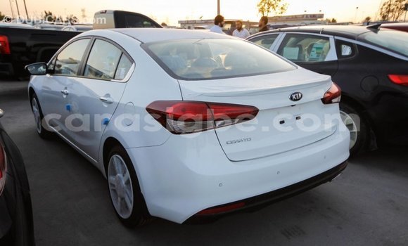 Acheter Import Voiture Kia Cerato Blanc à Import - Dubai, Togo Acheter Import Voiture Kia Cerato Blanc à Import - Dubai, Togo