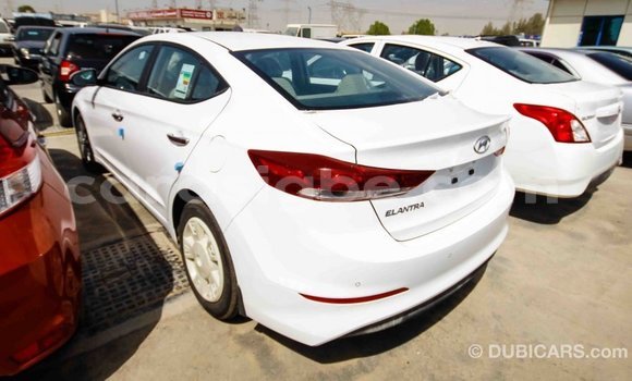 Acheter Import Voiture Hyundai Elantra Blanc à Import - Dubai, Togo Acheter Import Voiture Hyundai Elantra Blanc à Import - Dubai, Togo