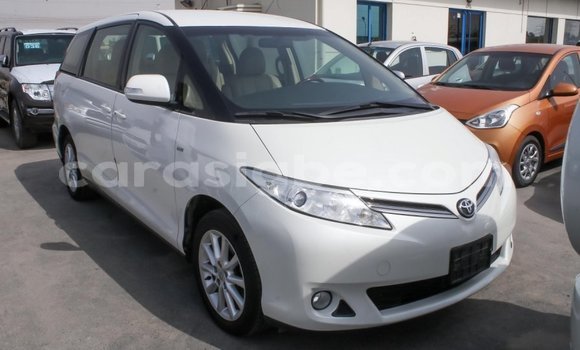 Acheter Import Voiture Toyota Previa Blanc à Import - Dubai, Togo