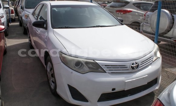 Acheter Import Voiture Toyota Camry Blanc à Import - Dubai, Togo Acheter Import Voiture Toyota Camry Blanc à Import - Dubai, Togo