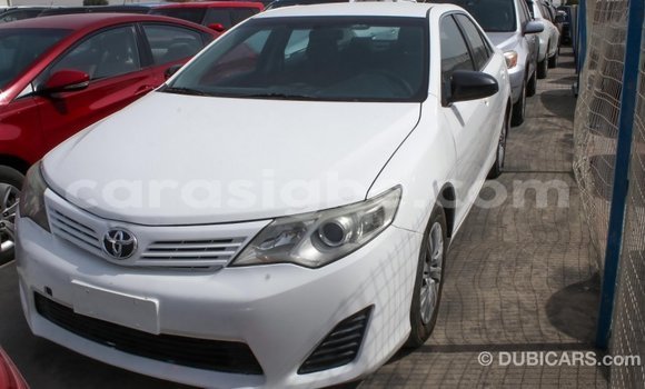 Acheter Import Voiture Toyota Camry Blanc à Import - Dubai, Togo Acheter Import Voiture Toyota Camry Blanc à Import - Dubai, Togo