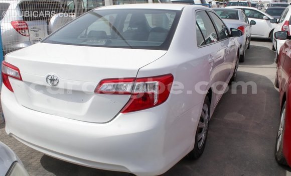 Acheter Import Voiture Toyota Camry Blanc à Import - Dubai, Togo Acheter Import Voiture Toyota Camry Blanc à Import - Dubai, Togo