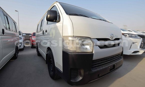 Acheter Import Voiture Toyota Hiace Blanc à Import - Dubai, Togo Acheter Import Voiture Toyota Hiace Blanc à Import - Dubai, Togo