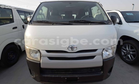 Acheter Import Voiture Toyota Hiace Blanc à Import - Dubai, Togo Acheter Import Voiture Toyota Hiace Blanc à Import - Dubai, Togo