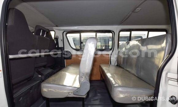 Acheter Import Voiture Toyota Hiace Blanc à Import - Dubai, Togo Acheter Import Voiture Toyota Hiace Blanc à Import - Dubai, Togo