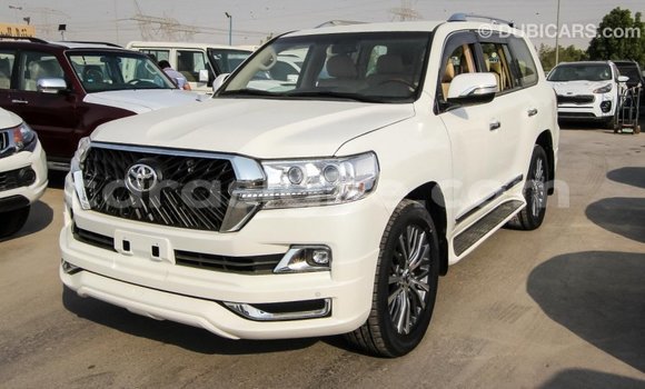 Acheter Import Voiture Toyota Land Cruiser Blanc à Import - Dubai, Togo Acheter Import Voiture Toyota Land Cruiser Blanc à Import - Dubai, Togo