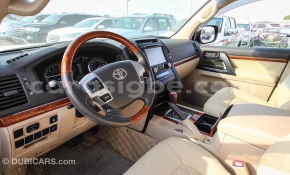 Acheter Import Voiture Toyota Land Cruiser Blanc à Import - Dubai, Togo Acheter Import Voiture Toyota Land Cruiser Blanc à Import - Dubai, Togo