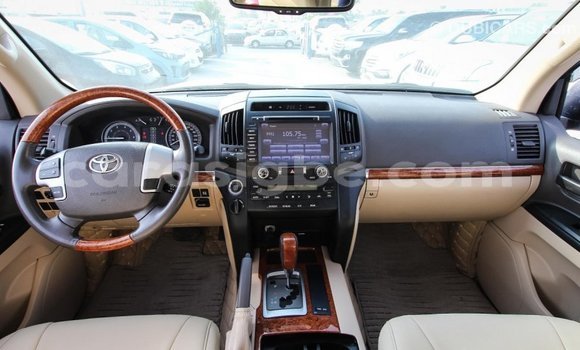Acheter Import Voiture Toyota Land Cruiser Blanc à Import - Dubai, Togo Acheter Import Voiture Toyota Land Cruiser Blanc à Import - Dubai, Togo