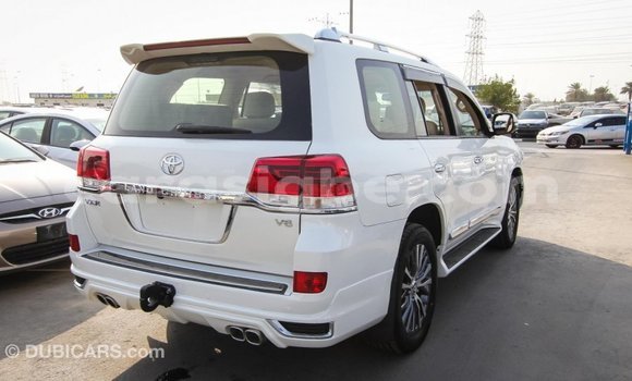 Acheter Import Voiture Toyota Land Cruiser Blanc à Import - Dubai, Togo Acheter Import Voiture Toyota Land Cruiser Blanc à Import - Dubai, Togo