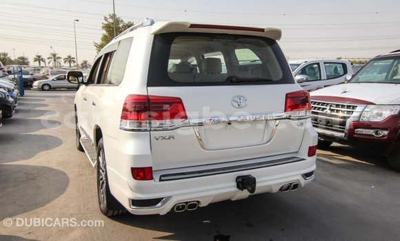 Acheter Import Voiture Toyota Land Cruiser Blanc à Import - Dubai, Togo Acheter Import Voiture Toyota Land Cruiser Blanc à Import - Dubai, Togo