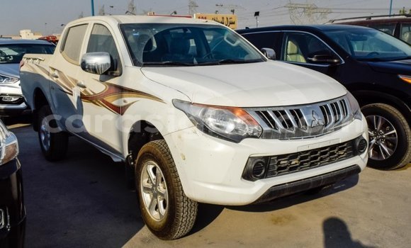 Acheter Import Voiture Mitsubishi L200 Blanc à Import - Dubai, Togo