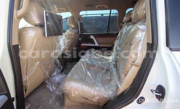 Acheter Import Voiture Toyota Land Cruiser Blanc à Import - Dubai, Togo Acheter Import Voiture Toyota Land Cruiser Blanc à Import - Dubai, Togo