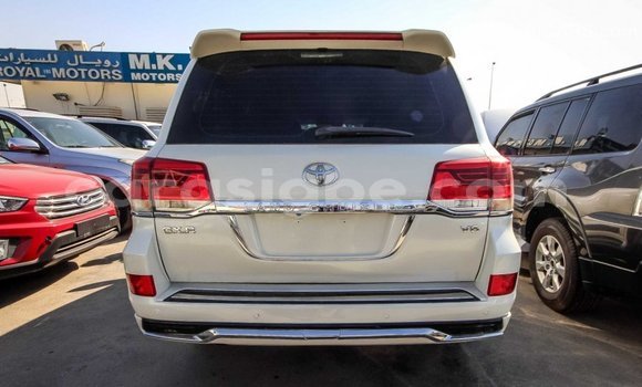 Acheter Import Voiture Toyota Land Cruiser Blanc à Import - Dubai, Togo Acheter Import Voiture Toyota Land Cruiser Blanc à Import - Dubai, Togo