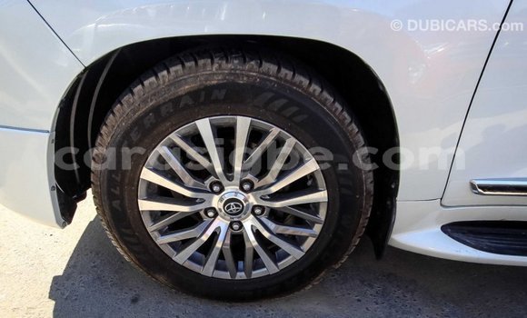 Acheter Import Voiture Toyota Land Cruiser Blanc à Import - Dubai, Togo Acheter Import Voiture Toyota Land Cruiser Blanc à Import - Dubai, Togo