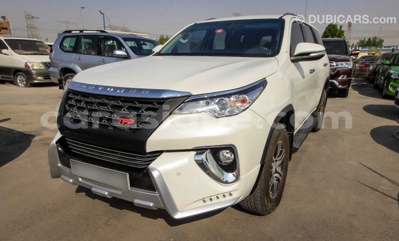 Acheter Import Voiture Toyota Fortuner Blanc à Import - Dubai, Togo Acheter Import Voiture Toyota Fortuner Blanc à Import - Dubai, Togo