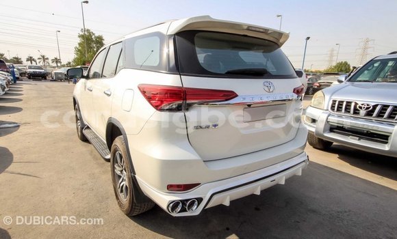 Acheter Import Voiture Toyota Fortuner Blanc à Import - Dubai, Togo Acheter Import Voiture Toyota Fortuner Blanc à Import - Dubai, Togo