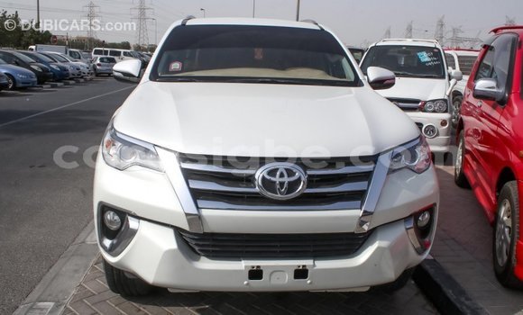 Acheter Import Voiture Toyota Fortuner Blanc à Import - Dubai, Togo Acheter Import Voiture Toyota Fortuner Blanc à Import - Dubai, Togo