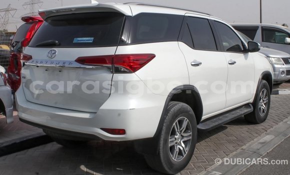 Acheter Import Voiture Toyota Fortuner Blanc à Import - Dubai, Togo Acheter Import Voiture Toyota Fortuner Blanc à Import - Dubai, Togo
