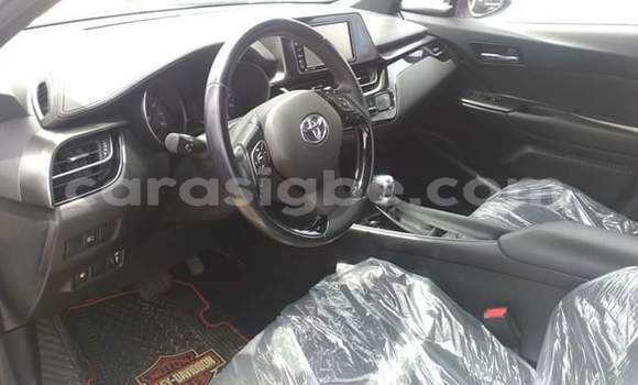 Acheter Occasion Voiture Toyota C-HR Blanc à Lomé, Togo Acheter Occasion Voiture Toyota C-HR Blanc à Lomé, Togo