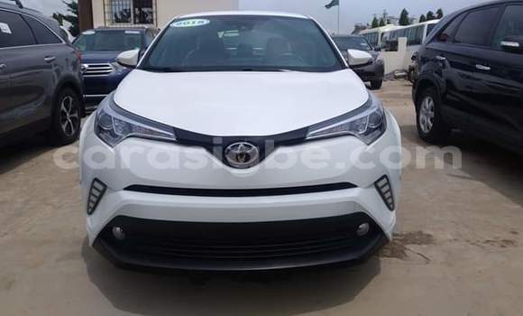 Acheter Occasion Voiture Toyota C-HR Blanc à Lomé, Togo Acheter Occasion Voiture Toyota C-HR Blanc à Lomé, Togo